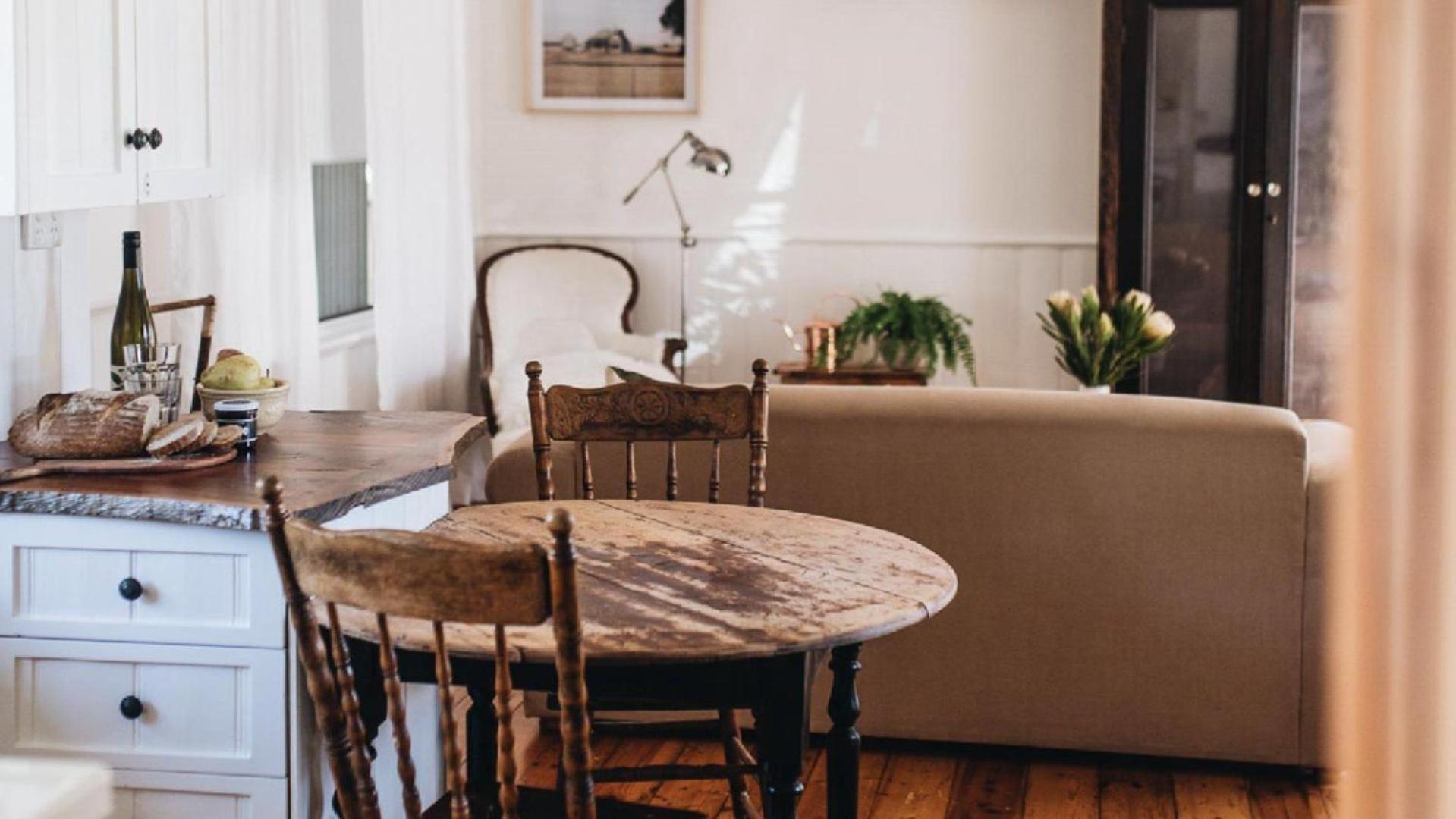 Picketts Apartment *